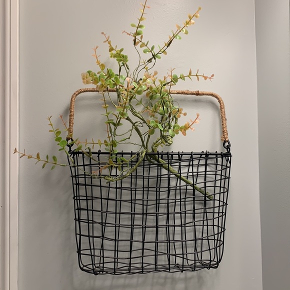NWOT Wall hanging Basket - Picture 1 of 9
